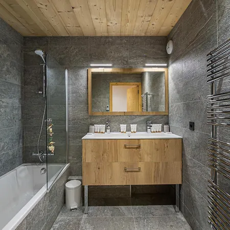 Apartment T3 Avec Parking A 100m Des Pistes A Courchevel, 6 Couchages - Fr-1-563-61